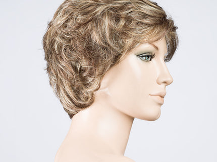 Peluca Alexis Deluxe de Ellen Wille, color Bernstein Mix, vista lateral en maniquí