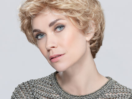 Peluca Alexis Deluxe de Ellen Wille, color Champagne Mix, fotografía en persona, vista 4