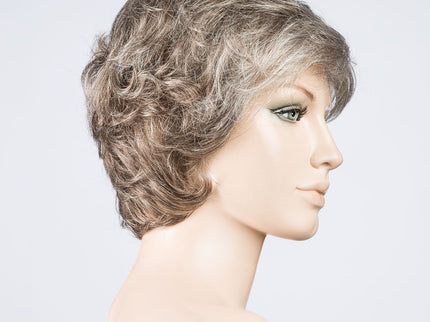 Peluca Alexis Deluxe de Ellen Wille, color Smoke Mix, vista lateral en maniquí