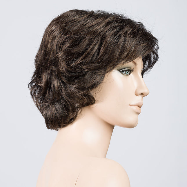 Peluca Alexis de Ellen Wille, color Lightespresso Mix, vista lateral en maniquí
