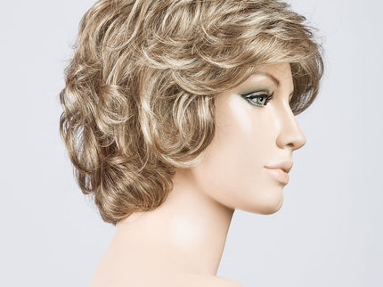 Peluca Alexis de Ellen Wille, color Sand Mix, vista lateral en maniquí