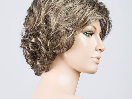 Peluca Alexis de Ellen Wille, color Smokeblonde Mix, vista lateral en maniquí