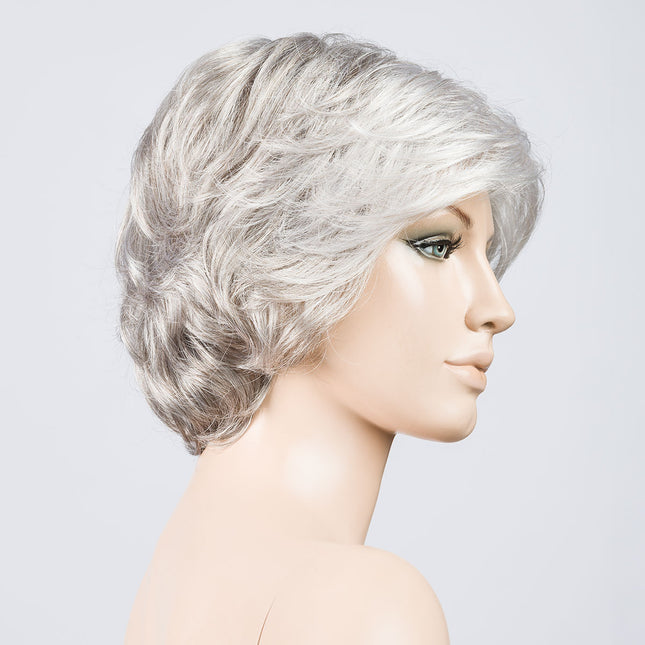 Peluca Alexis de Ellen Wille, color Snow Mix, vista lateral en maniquí