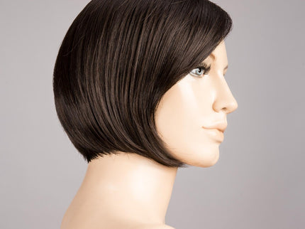 Peluca Amy Deluxe de Ellen Wille, color Espresso Mix, vista lateral en maniquí