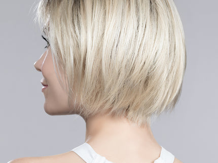 Peluca Amy Deluxe de Ellen Wille, color Lightchampagne Rooted, fotografía en persona