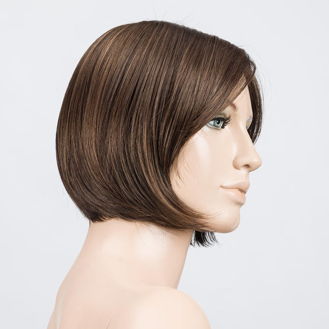 Peluca Amy Small Deluxe de Ellen Wille, color Chocolate Mix, vista lateral en maniquí