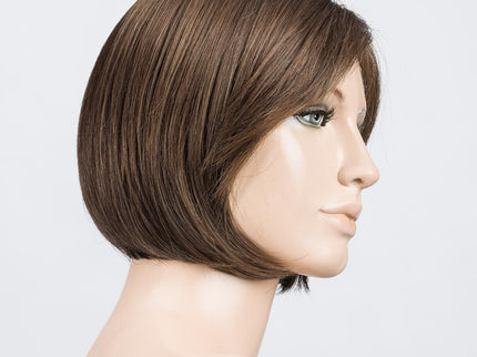 Peluca Amy Small Deluxe de Ellen Wille, color Coffeebrown Mix, vista lateral en maniquí