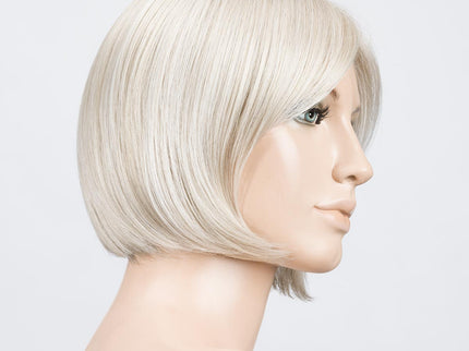 Peluca Amy Small Deluxe de Ellen Wille, color Lightpearl Mix, vista lateral en maniquí