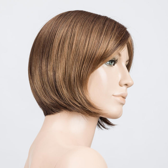 Peluca Amy Small Deluxe de Ellen Wille, color Mocca Mix, vista lateral en maniquí