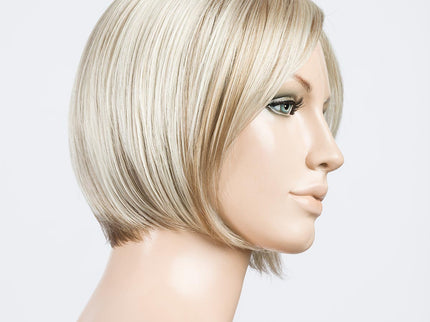Peluca Amy Small Deluxe de Ellen Wille, color Pearlblonde Mix, vista lateral en maniquí