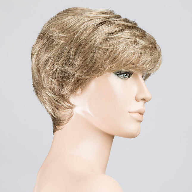 Peluca Apart Mono de Ellen Wille, color Sandmulti Mix, vista lateral en maniquí