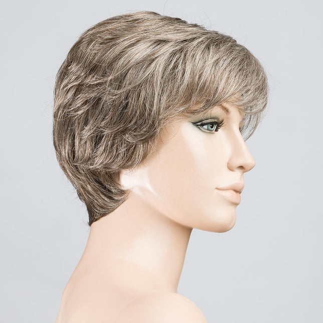 Peluca Apart Mono de Ellen Wille, color Smoke Mix, vista lateral en maniquí