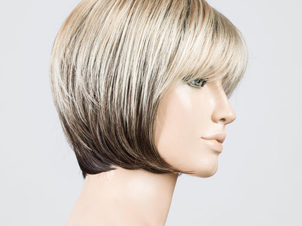 Peluca Beam de Ellen Wille, color Bisquit Blonde Rooted, vista lateral en maniquí