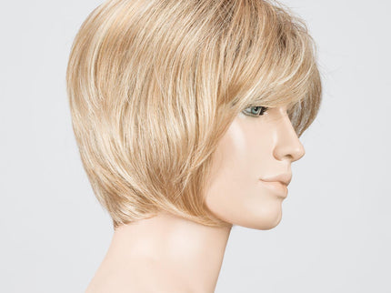 Peluca Beam de Ellen Wille, color Caramel Rooted, vista lateral en maniquí