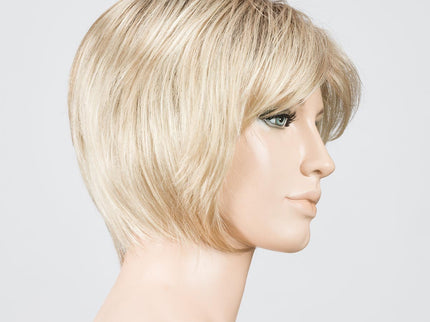 Peluca Beam de Ellen Wille, color Champagne Rooted, vista lateral en maniquí