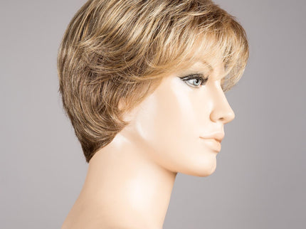 Peluca Cara 100 Deluxe de Ellen Wille, color Bernstein Rooted, vista lateral en maniquí