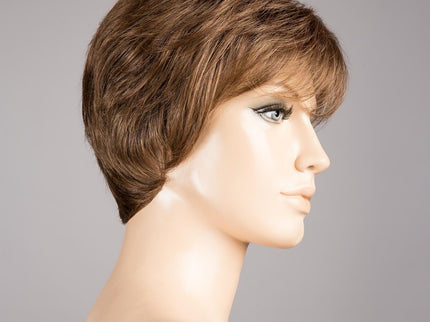 Peluca Cara 100 Deluxe de Ellen Wille, color Mocca Rooted, vista lateral en maniquí