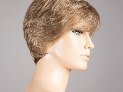 Peluca Cara 100 Deluxe de Ellen Wille, color Sandyblonde Mix, vista lateral en maniquí