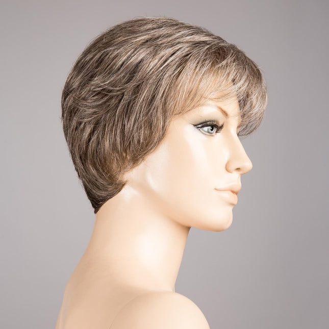 Peluca Cara 100 Deluxe de Ellen Wille, color Smoke Mix, vista lateral en maniquí