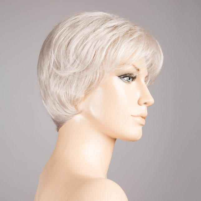 Peluca Cara 100 Deluxe de Ellen Wille, color White Mix, vista lateral en maniquí