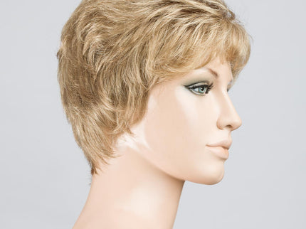 Peluca Apart Hi de Ellen Wille, color Caramel Mix, vista lateral en maniquí