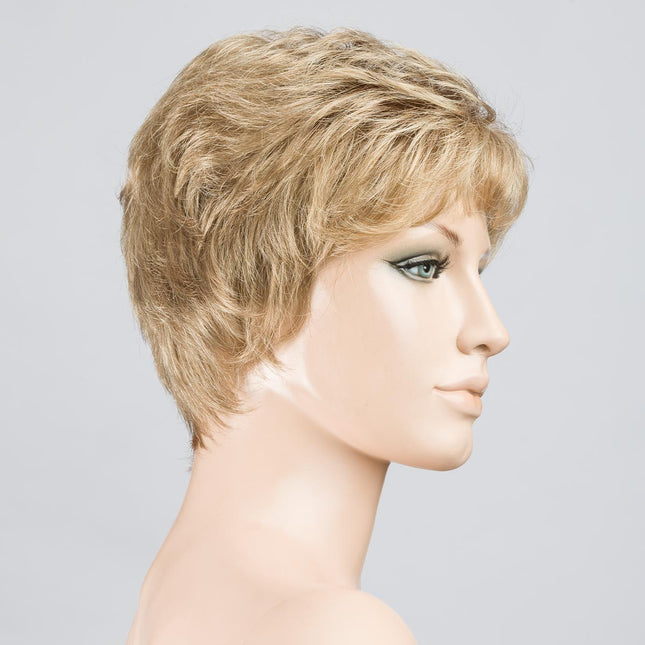 Peluca Apart Hi de Ellen Wille, color Caramel Mix, vista lateral en maniquí
