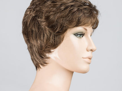 Peluca Apart Hi de Ellen Wille, color Coffeebrown Mix, vista lateral en maniquí