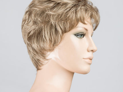 Peluca Apart Hi de Ellen Wille, color Sand Mix, vista lateral en maniquí