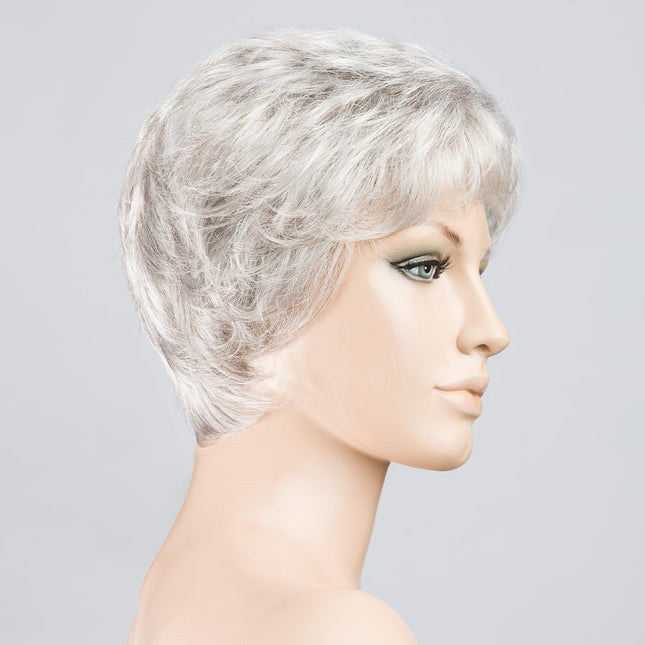Peluca Apart Hi de Ellen Wille, color Silver Mix, vista lateral en maniquí