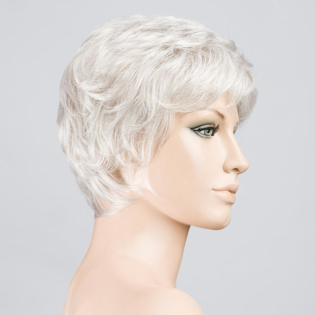 Peluca Apart Hi de Ellen Wille, color White Mix, vista lateral en maniquí