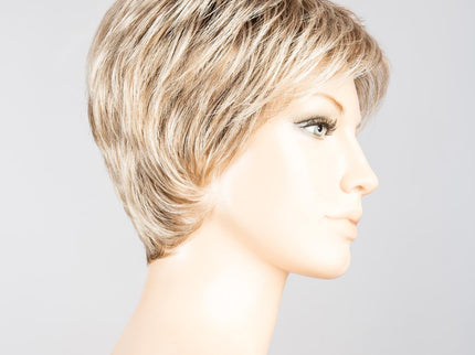 Peluca Fair de Ellen Wille, color Champagne Rooted, vista lateral en maniquí