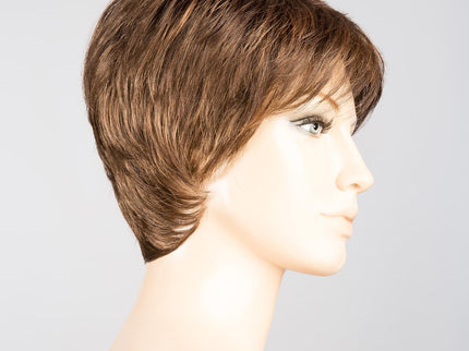 Peluca Fair de Ellen Wille, color Chocolate Mix, vista lateral en maniquí