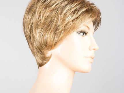 Peluca Fair de Ellen Wille, color Sand Mix, vista lateral en maniquí