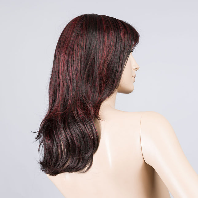 Peluca Flash Mono Part de Ellen Wille, color Aubergine Rooted, vista lateral en maniquí