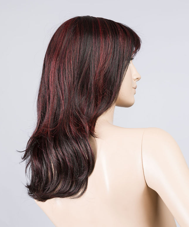 Peluca Flash Mono Part de Ellen Wille, color Aubergine Rooted, vista lateral en maniquí