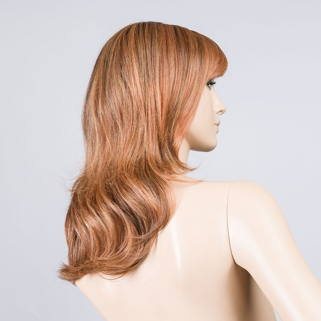 Peluca Flash Mono Part de Ellen Wille, color Safranred Rooted, vista lateral en maniquí
