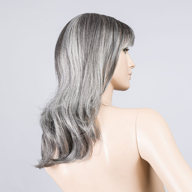 Peluca Flash Mono Part de Ellen Wille, color Salt Pepper Mix, vista lateral en maniquí