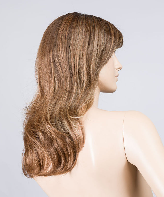 Peluca Flash Mono Part de Ellen Wille, color Tobacco Rooted, vista lateral en maniquí
