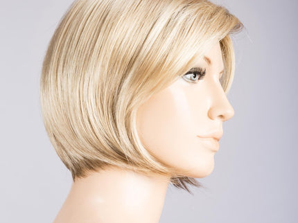Peluca Fresh Mono Part de Ellen Wille, color Champagne Rooted, vista lateral en maniquí