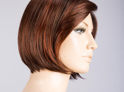 Peluca Fresh Mono Part de Ellen Wille, color Darauburn Rooted, vista lateral en maniquí