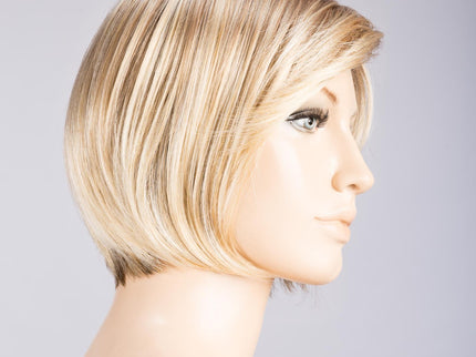 Peluca Fresh Mono Part de Ellen Wille, color Sandyblonde Rooted, vista lateral en maniquí