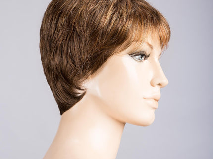 Peluca Ginger Large Mono de Ellen Wille, color Hazelnut Mix, vista lateral en maniquí