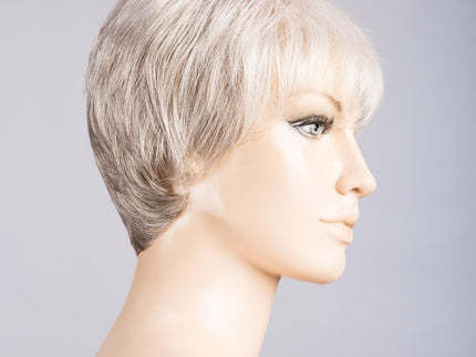 Peluca Ginger Large Mono de Ellen Wille, color Snow Mix, vista lateral en maniquí