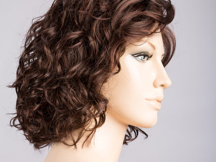 Peluca Girl Large Mono Part de Ellen Wille, color Darkchocolate Rooted, vista lateral en maniquí