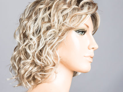 Peluca Girl Large Mono Part de Ellen Wille, color Pearlblonde Rooted, vista lateral en maniquí