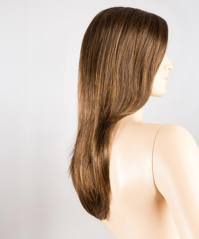 Peluca Glamour Mono Part de Ellen Wille, color Chocolate Rooted, vista lateral en maniquí