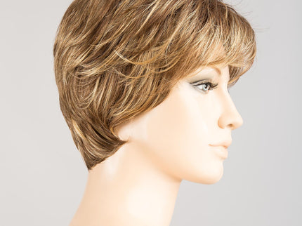 Peluca Gold de Ellen Wille, color Bernstein Rooted, vista lateral en maniquí