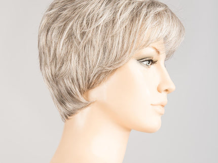 Peluca Gold de Ellen Wille, color Darksnow Mix, vista lateral en maniquí