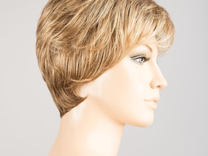 Peluca Gold de Ellen Wille, color Sandmulti Rooted, vista lateral en maniquí