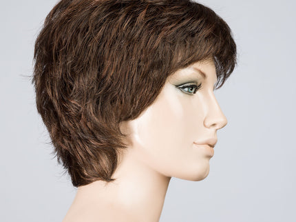 Peluca Keira de Ellen Wille, color Chocolate Rooted, vista lateral en maniquí